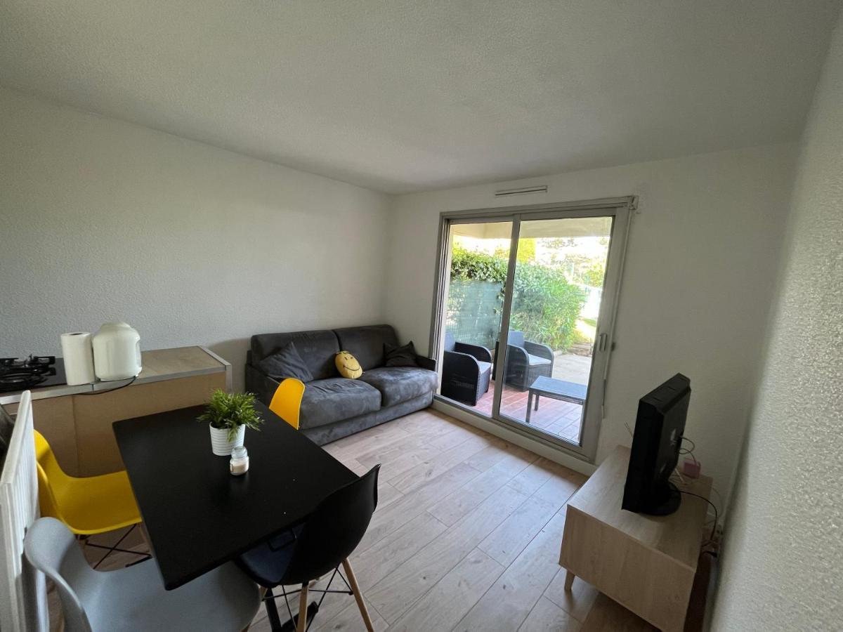 Appartement 2 Pieces En Rez De Jardin Avec Parking Et Piscine Вильнёв-Лубе Экстерьер фото